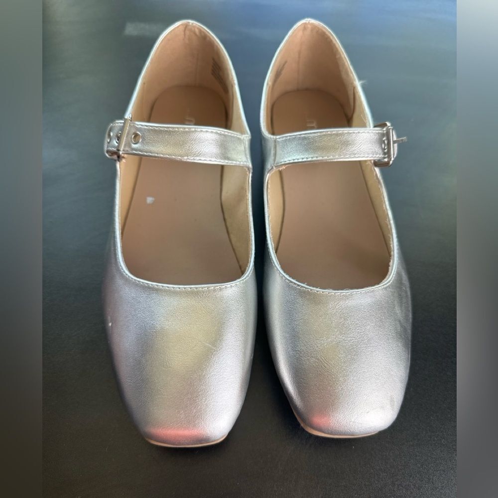 Me Too Elegant Silver Buckle Flats Size 10